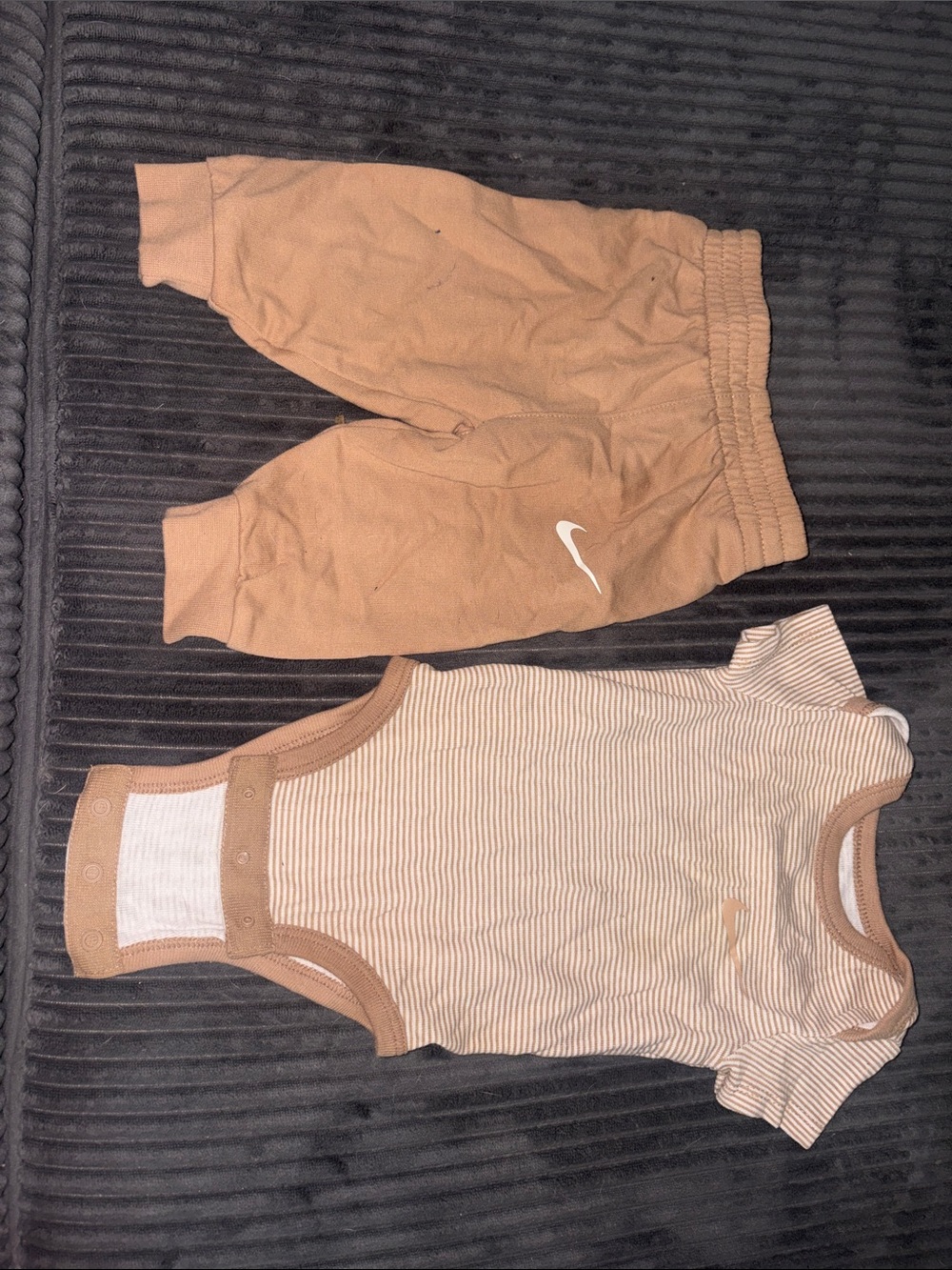 Nike Toddler Tan/Brown Two-Piece Bodysuit & Sweatpants Set